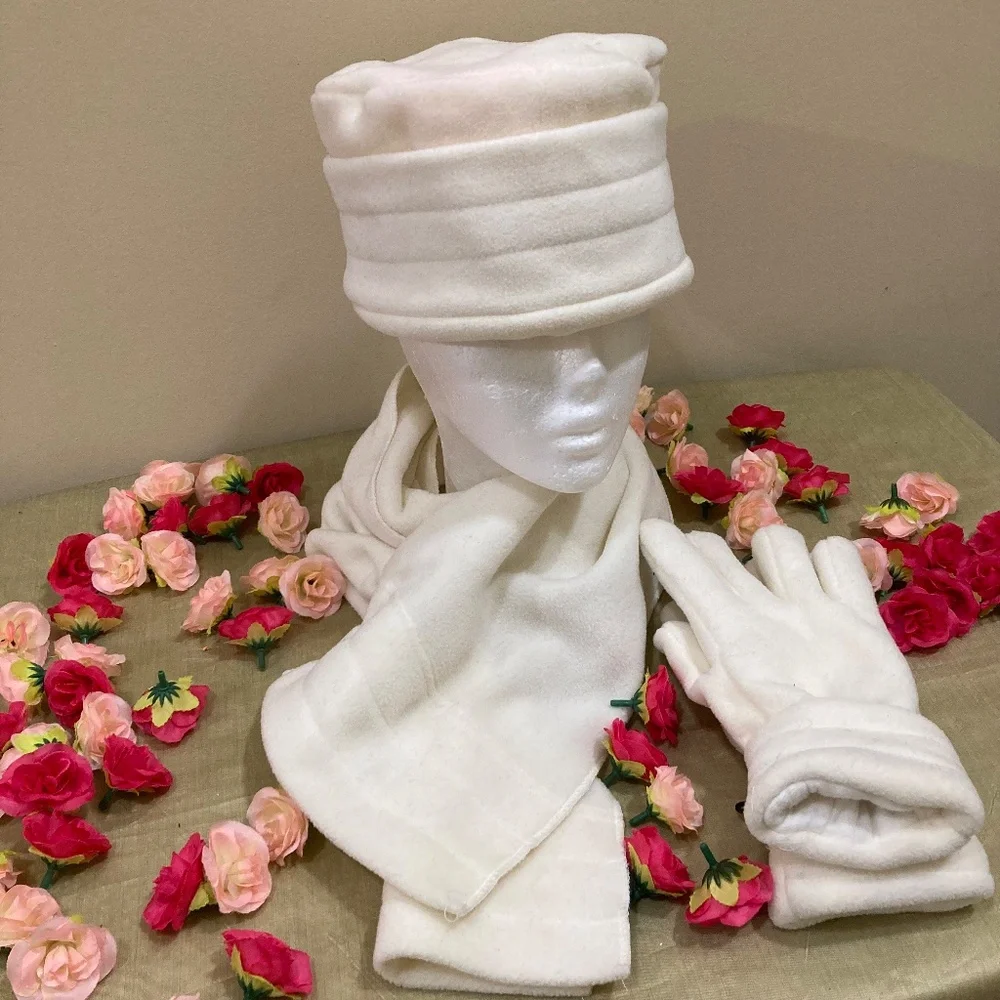 Falls Creek Women's Hat, Scarf & Glove set, white